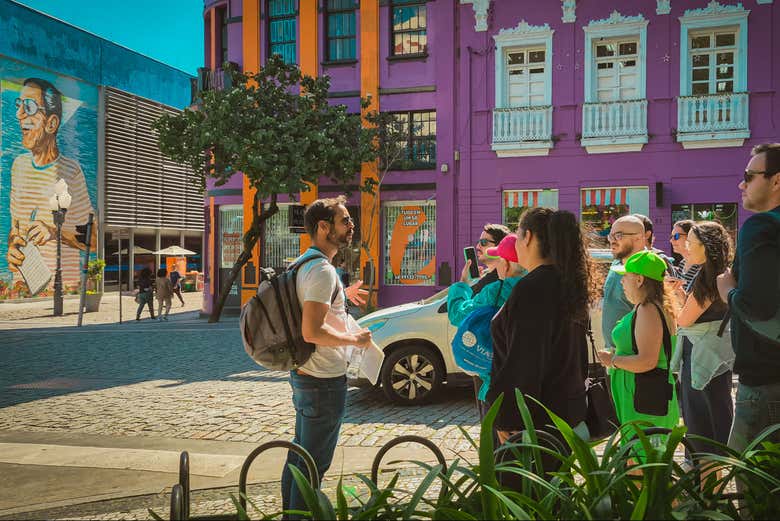 Contemplando os murais de Florianópolis