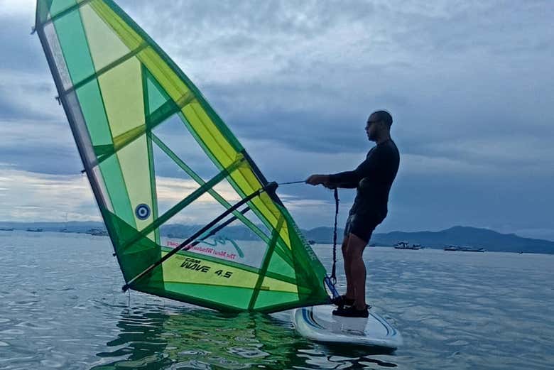 Você aprenderá a praticar windsurf