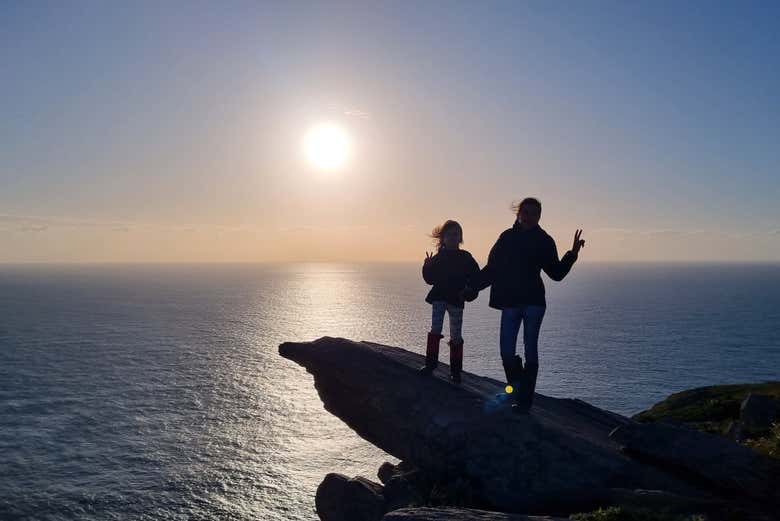 Ammirando l'alba dal Morro da Coroa
