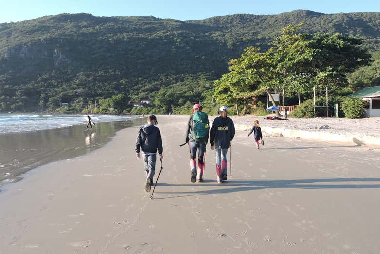 Caminhando pela praia do Matadeiro