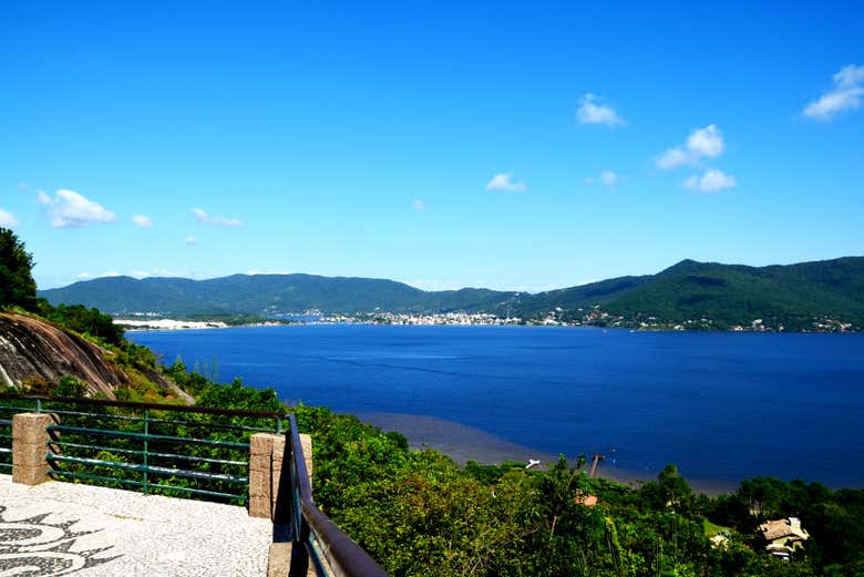 The Lagoa lookout offers a beautiful view.