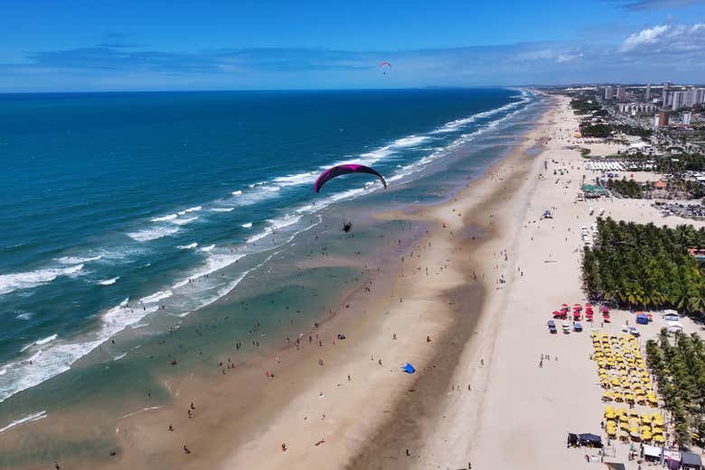 Vista aérea de la praia de Iracema