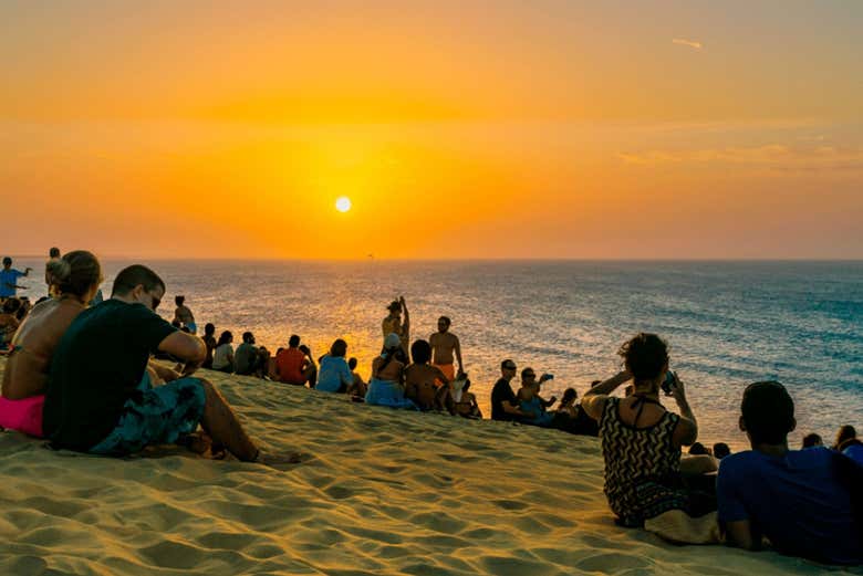 Admire the sunset over the Amâncio Lagoon