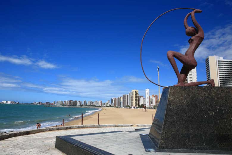 Estátua do passeio marítimo de Fortaleza