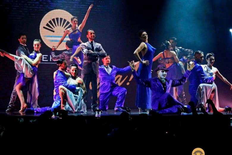 Les artistes pendant le spectacle de tango