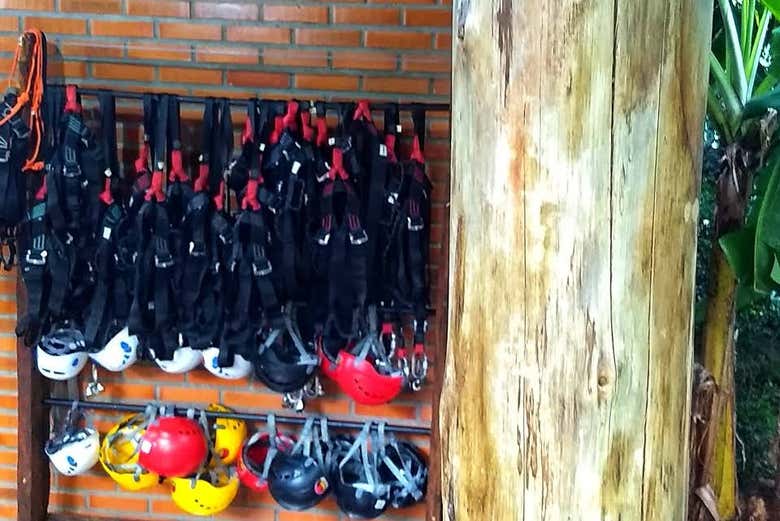 Equipamento de segurança do Dino Adventure