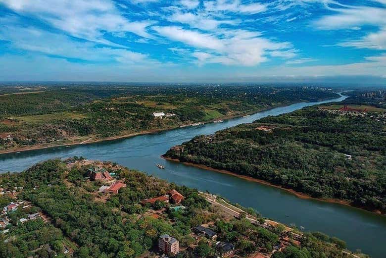 Desembocadura do rio Iguaçu, origem do nome da cidade