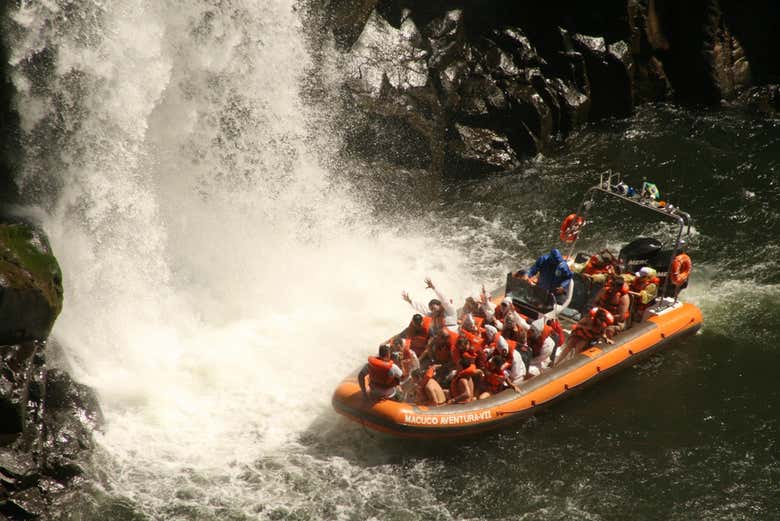 Descarregando adrenalina junto às cataratas