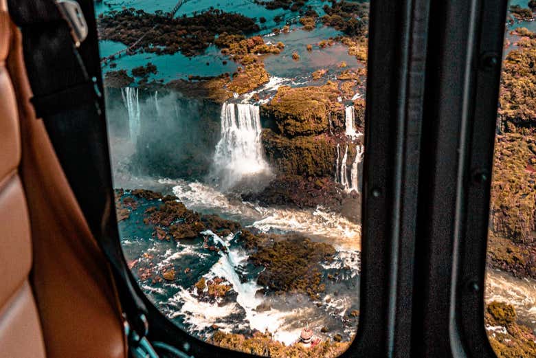 Sobrevoando Iguaçu