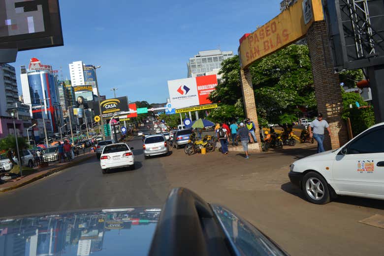 Ruas comerciais em Ciudad del Este