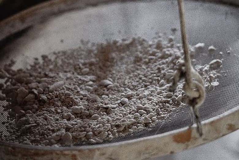 Vamos aprender o processo de fabricação da farinha de mandioca