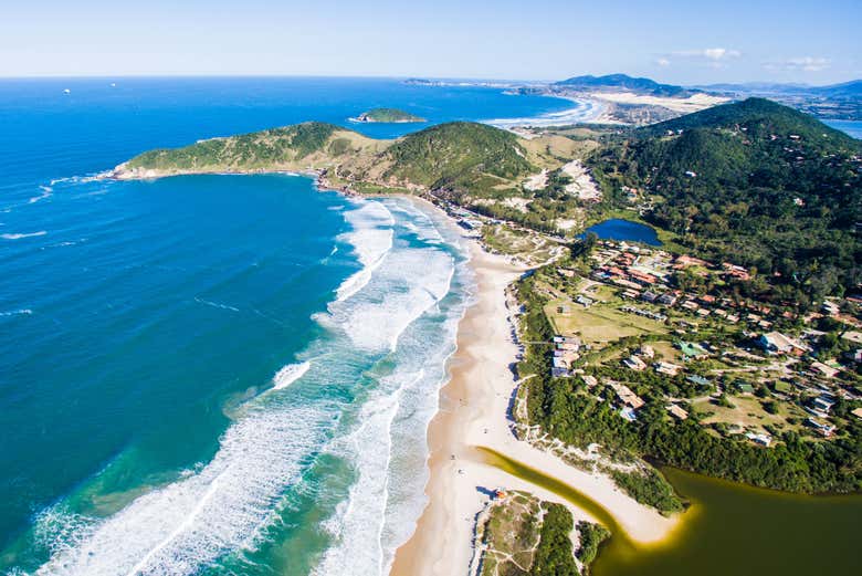 Panorámica de la costa de Garopaba