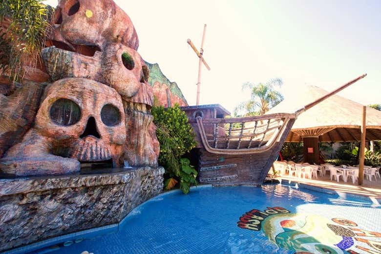 Isla pirata en el Parque Aquático Cascanéia