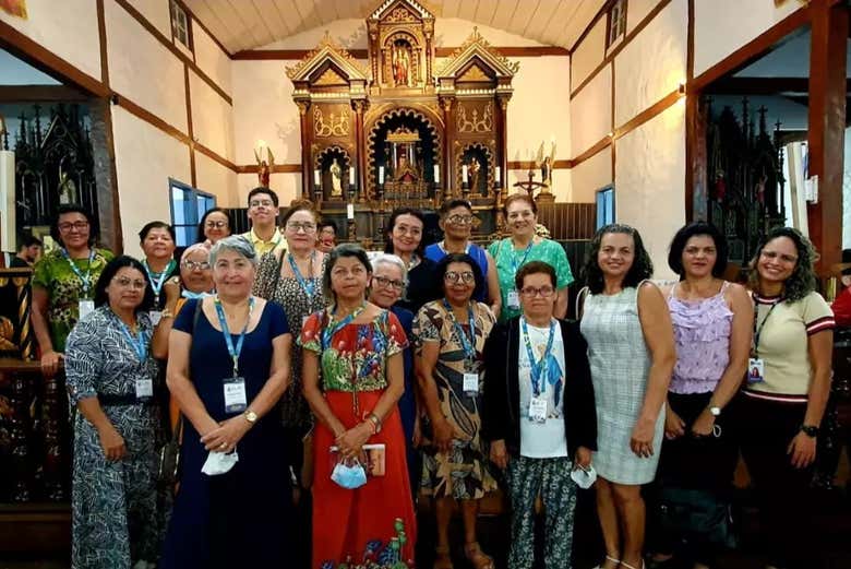 Posando para una foto en la Iglesia Matriz