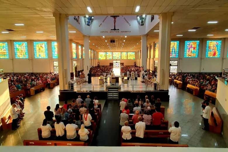 Interior de la basílica del Divino Padre Eterno