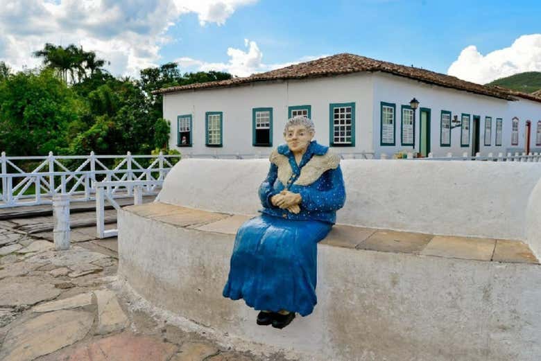 Frente a la casa de Cora Coralina