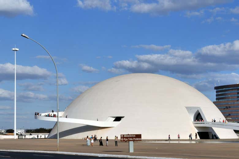 Admiraremos sus monumentos futuristas