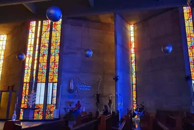Interior de la Paróquia de Nossa Senhora de Fátima