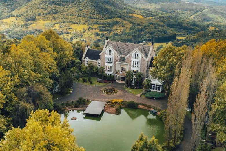 El hotel está rodeado de un paisaje increíble