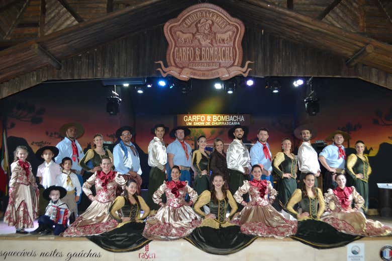 Bailarines de la Churrascaria Garfo e Bombacha