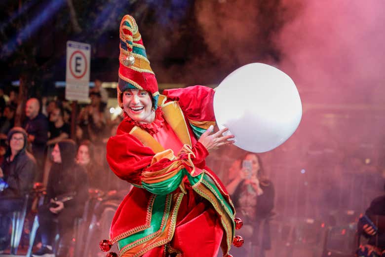 Uno de los bailarines del Gran Desfile de Navidad de Gramado
