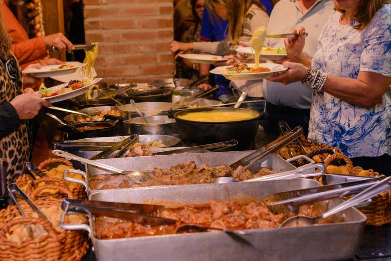Almoço na cantina Linha Bella