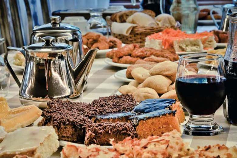 Una selezione di piatti dolci e salati
