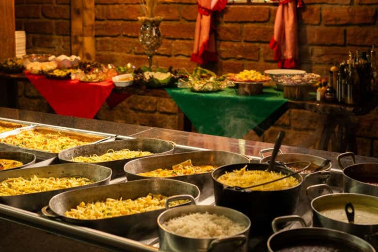 O almoço típico italiano é servido na Cantina Italiana Linha Bel