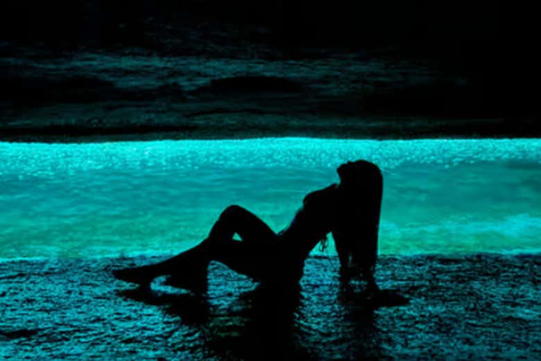 Pose at the Acaiá Grotto