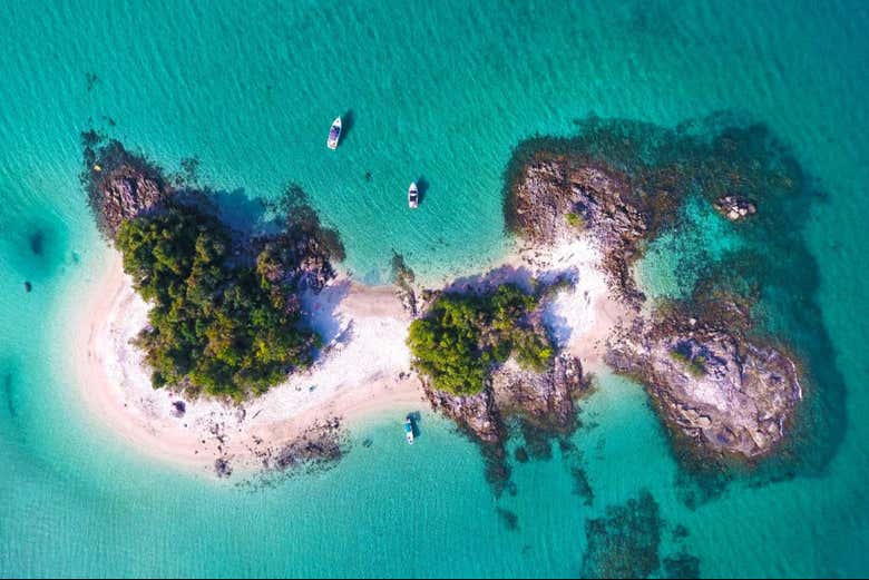 Admire the white sands of Cataguases Island