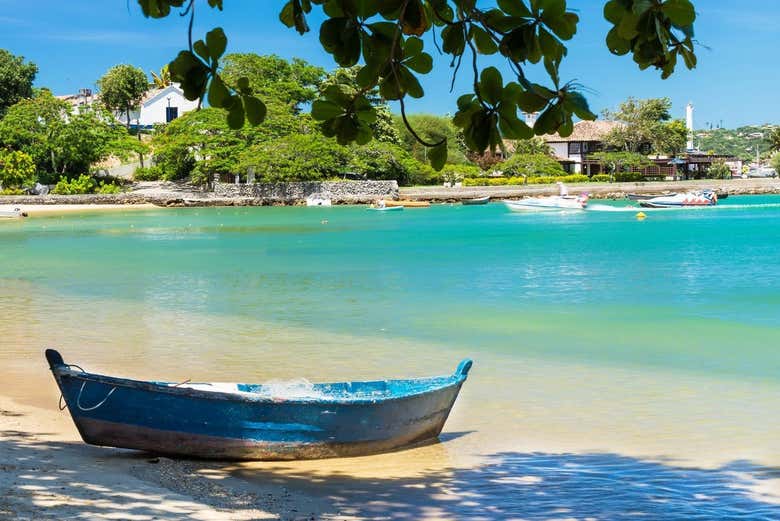 Praias de águas calmas esperam por você!