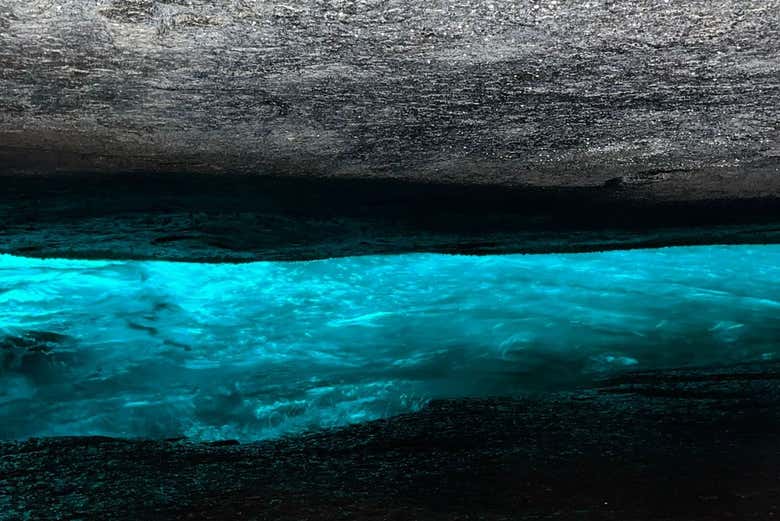 Fenómeno de fluorescencia en la ruta