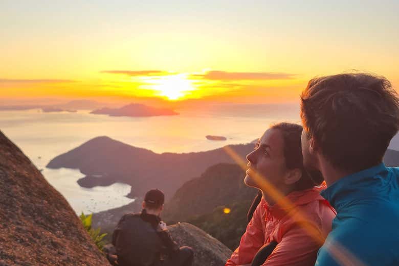 Sunrise on top of Pico Papagaio