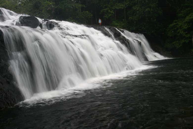 Visit the Tijuípe waterfall