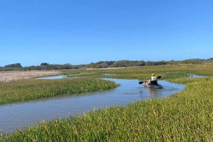 Remando en kayak