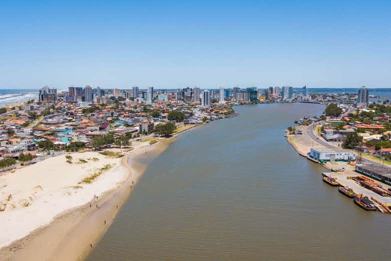 Río Tramandaí a su paso por Imbé