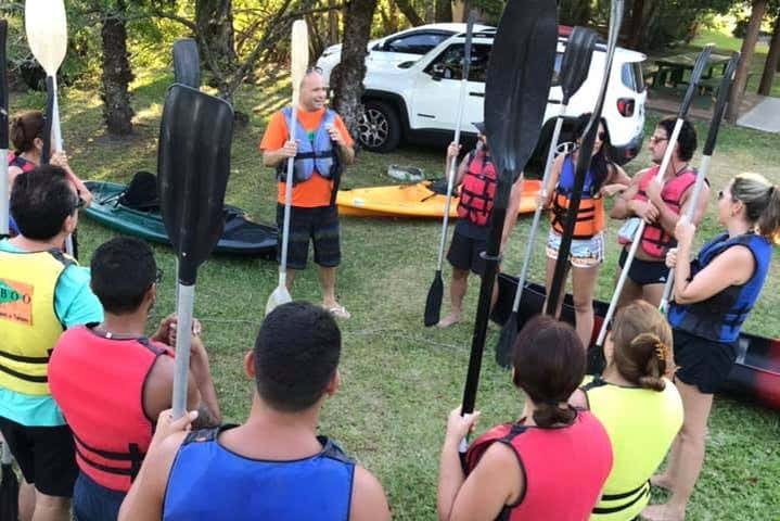 Recibiendo instrucciones del guia