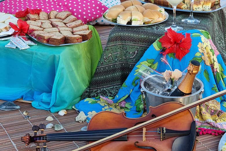 Um romântico piquenique com música