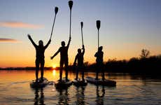 Paddle surf al tramonto tra le mangrovie dell'isola di Boipeba