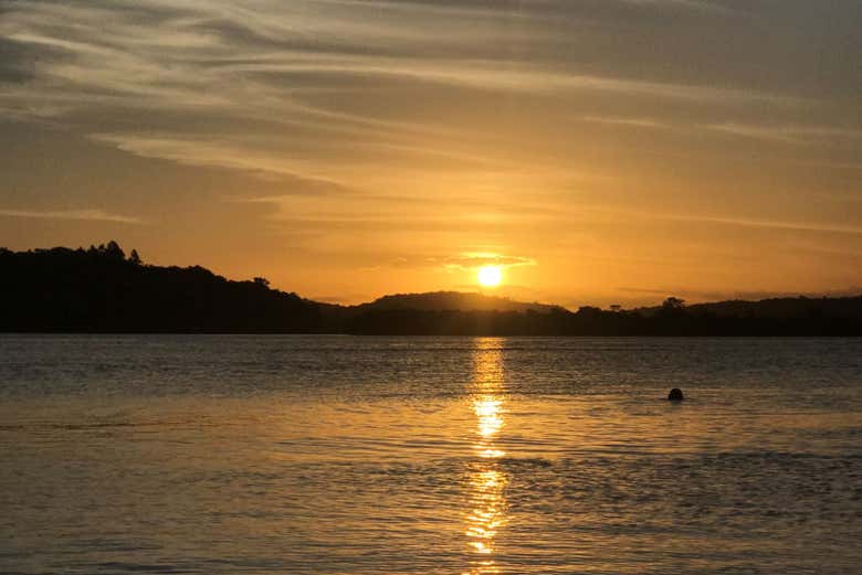 Entardecer no mar visto da praia do Pontal