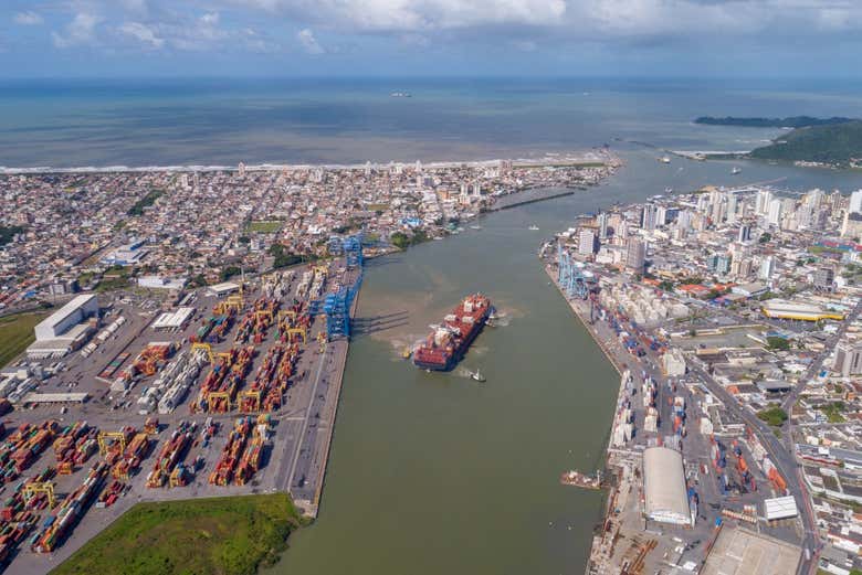 Puerto de Itajaí y desembocadura del río