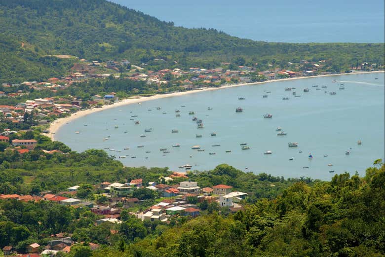 Vistas de Governador Celso Ramos e da praia