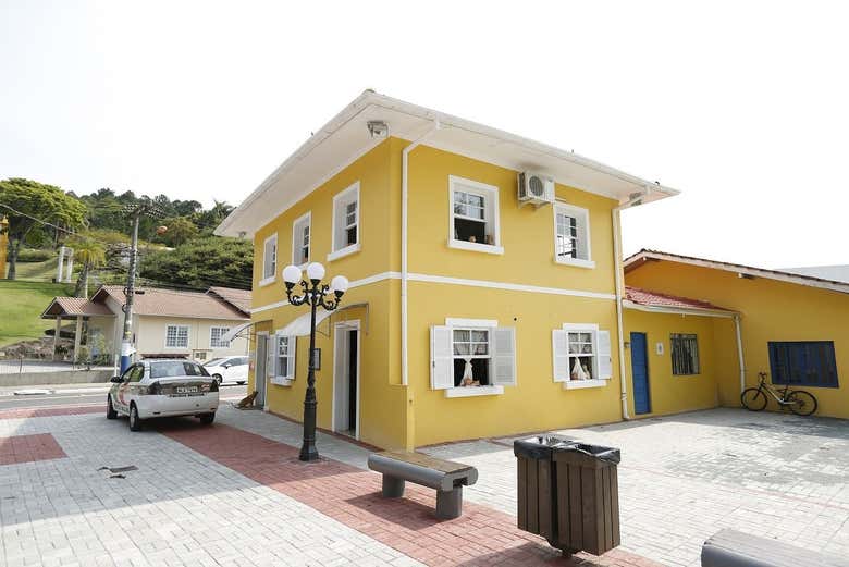 Pasando por la Casa Linares