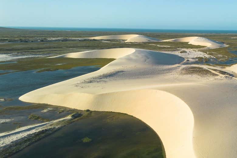 Vista aérea das impressionantes dunas de Jericoacoara
