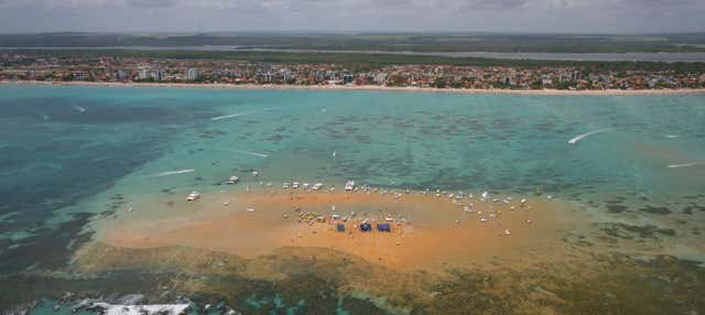 Passeio de catamarã pela Ilha da Areia Vermelha