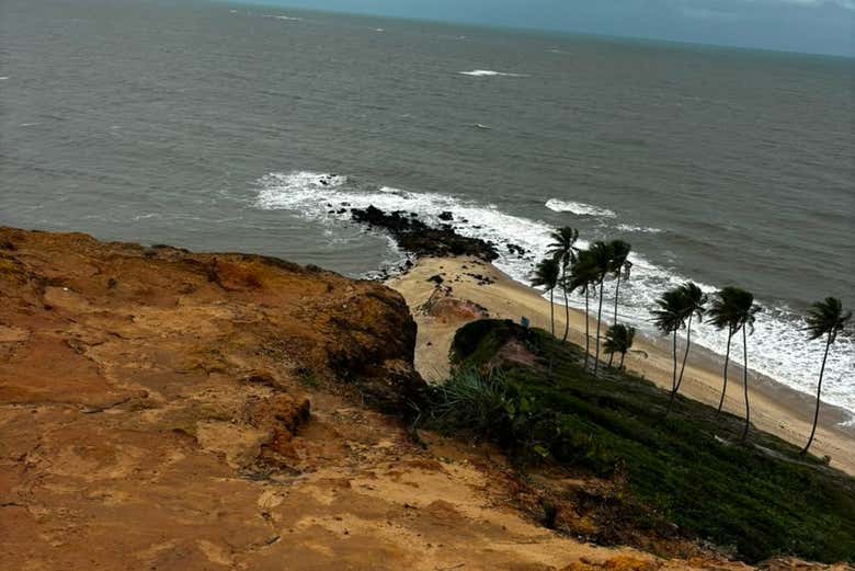 Os tons avermelhados de suas praias vão fazer você se apaixonar
