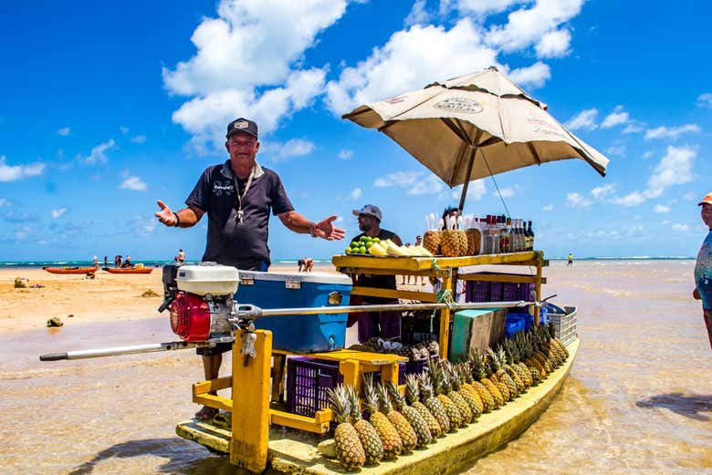 Vendedor na ilha de Areia Vermelha