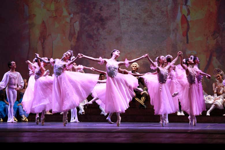 Bailarinas do espetáculo Quebra Nozes