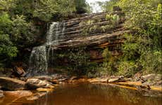 Senderismo por el río Serrano, el Salón de Arenas Coloridas y la cascada Primavera