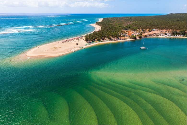 Colores turquesas y verdes del mar en Gunga